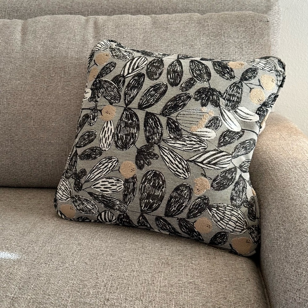 Decorative accent pillow floral